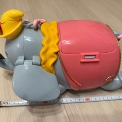 ダンボのポップコーンケースの画像