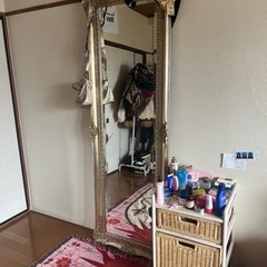 ヴィンテージ鏡とテレビ台