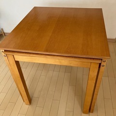 ダイニングテーブル