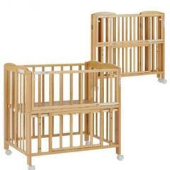 カトージ ベビーベッドの画像