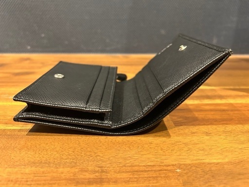 定価8万　PRADA サフィアーノレザー 二つ折り財布
