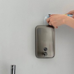 ステンレス 壁付け ソープディスペンサー 縦型 1000mlの画像