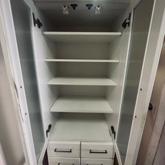 食器棚の画像