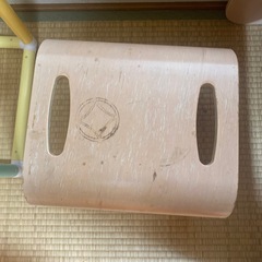 ウッディプッディコロコロチェア2脚＆デスクの画像