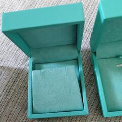 ●イヤリングピアス＆ネックレス プレゼント箱の画像