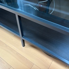 ガラス天板のテレビ台の画像