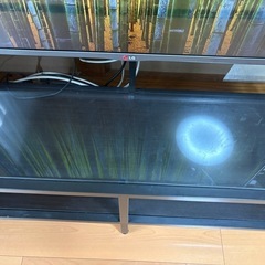 ガラス天板のテレビ台の画像