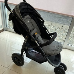 ストローラーstroller（日本語だと　ベビーカー）の画像