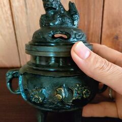 真鍮三つ足香炉 ・獅子蓋付きの画像