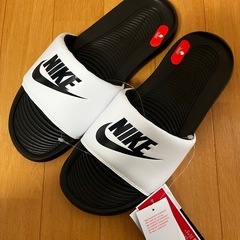 新品未使用（タグ付き）NIKE ベナッシ 27㎝