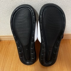 新品未使用（タグ付き）NIKE ベナッシ 27㎝の画像