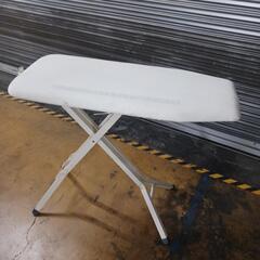 0636 アイロン台 ボタンプレス付