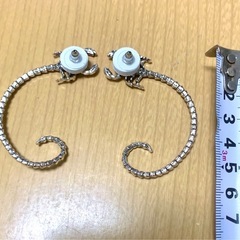 ★ スコーピオン さそり ピアス 左右の2個セット 未使用★の画像