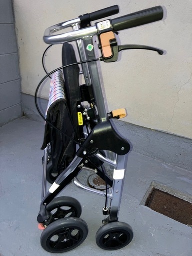 大幅値下7000円⇒5000円　【幸和製作所 】テイコブリトル HS 05　歩行車