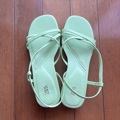 ZARA サンダルの画像