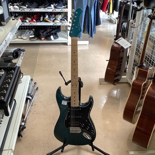 BACCHUS Global Series 198 ストラトキャスターモデル　エレキギター