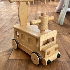木の車　おもちゃ
