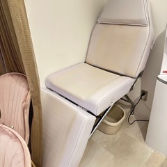 フェイシャル マツエク　マッサージベッド