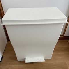 新品未使用　ゴミ箱　スタイリッシュ　ホワイト　白