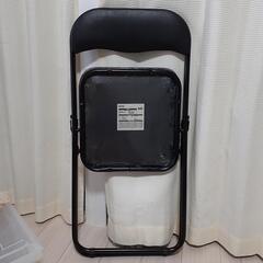 折りたたみイスの画像