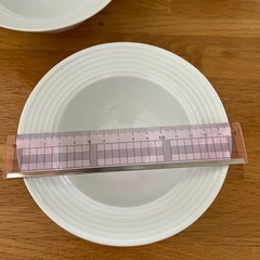 (残１日で処分！)白色のお皿の画像
