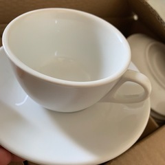 洗剤　食器用洗剤　と　コーヒーソーサー＆カップの画像