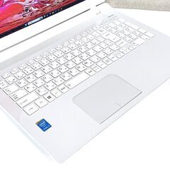 美品　東芝　リュクスホワイト　dynabook　FULL HD IPS液晶15.6インチ  Core i3　8GB　SSD256GB　Bluetoothの画像