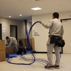 【正社員】逆転人生始めない？経験・学歴不問の電気工事スタッフで高収入♪の画像
