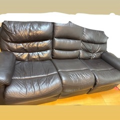 ニトリ  テーブル付き3人用電動ソファNビリーバ本革 