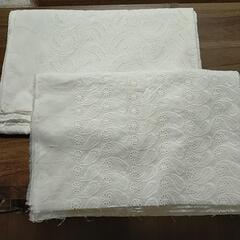 ペーズリー模様の白布2枚の画像