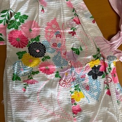 丈83㎝くらいのkids浴衣　白生地のいろいろな色のお花の画像