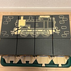 プラレールたためるトーマス機関庫の画像