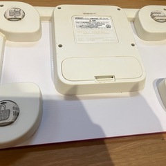 OMRON 体重計　ピンクの画像