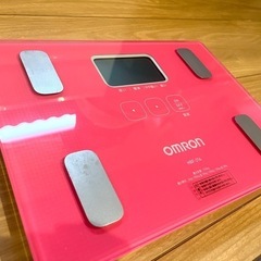 OMRON 体重計　ピンクの画像