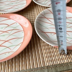 橘　陶磁器の皿 4枚セット ピンク縁取りの画像