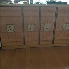 ボード　食器棚の画像