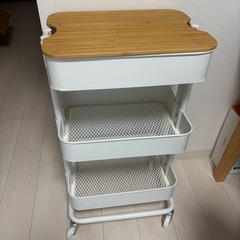 決まりました
IKEA.キッチンワゴン.蓋付き.ロースコグ