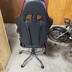 【美品】値下げしました！　アイリスオーヤマ　ゲーミングチェア　リクライニング可　頭と腰をサポート　仙台市内配送可能の画像