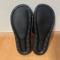 新品未使用（タグ付き）NIKE ベナッシ 27㎝の画像