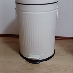 ゴミ箱の画像