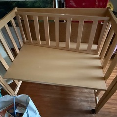 ベビーベッドの画像