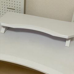 ニトリ ゲーミングデスク 白の画像