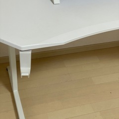 ニトリ ゲーミングデスク 白の画像