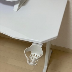 ニトリ ゲーミングデスク 白の画像