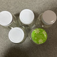 保存瓶5個セット　蓋付き
の画像