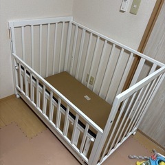 ベビーベッド　ホワイト　ウッド