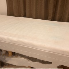 脚付きマットレス シングル ベッドの画像