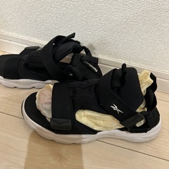 Reebok サンダルの画像