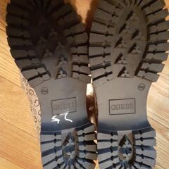 Original brand new GUESS loafersの画像
