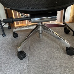 エルゴヒューマン　オフィスチェア　肘掛け付きの画像
